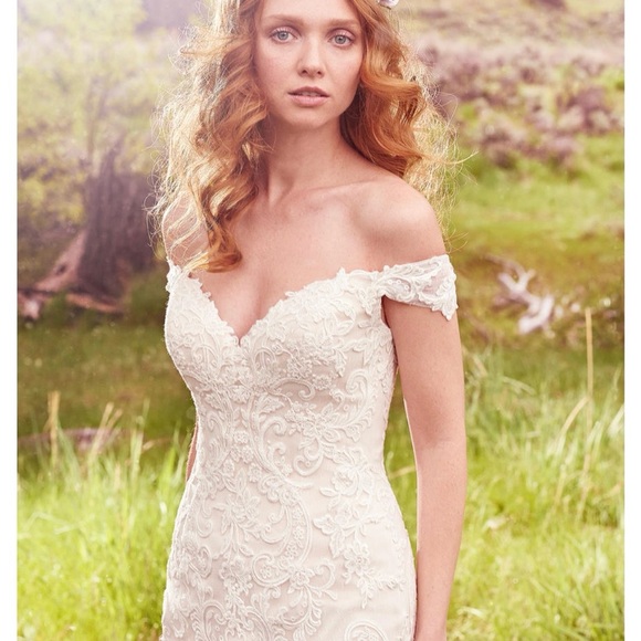 Maggie Sottero Ivory Lace Bridal Gown 14 - Picture 3 of 11